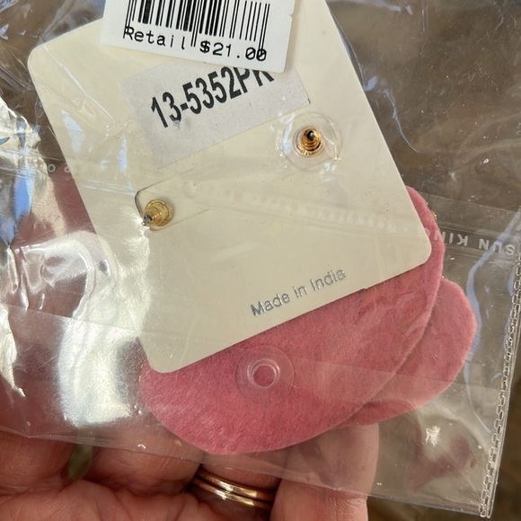 NWT Beaded Pink Cowboy Hat Earrings - Picture 3 of 4